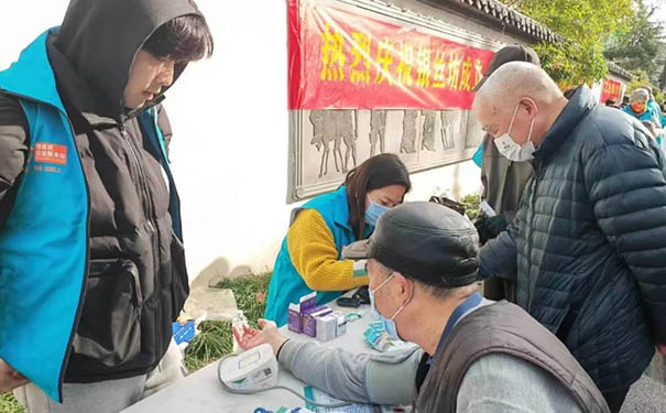 杭州圣德嘉譽護理院開展社區義診活動