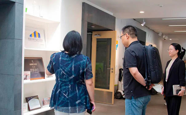 杭州彩虹魚康復護理院迎接成都第一骨科醫院黨委書記一行