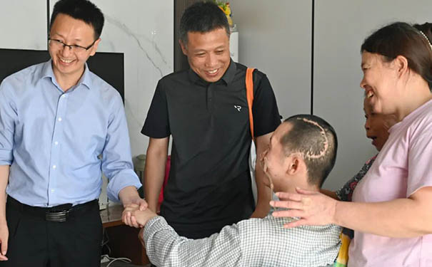 【杭州彩虹魚康復護理院】“彩虹魚”義診送健康活動游進新安江
